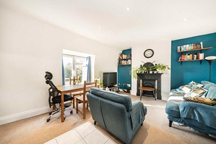 1 Bedroom Flat For Sale In Friern Barnet Road, London, N11