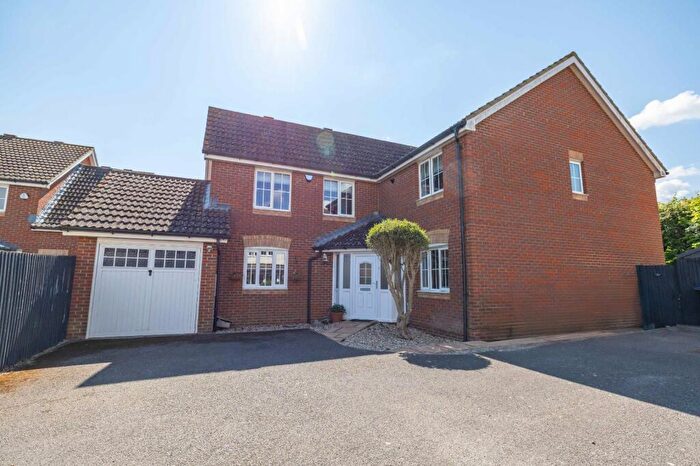 4 Bedroom Detached House For Sale In Blackthorn Road, Canterbury, CT3