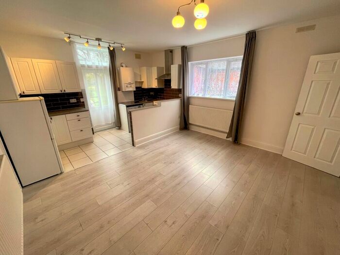 1 Bedroom Flat To Rent In Leamington Road, Coventry, CV3