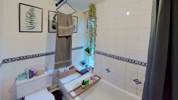 Studio To Rent In Villiers Road, Southsea, PO5