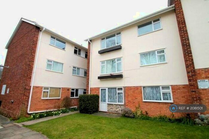 2 Bedroom Flat To Rent In Cliveden Close, Brighton, BN1