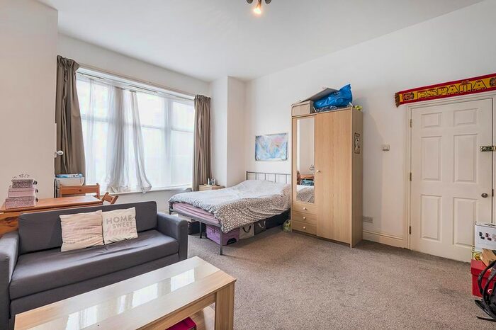 Studio To Rent In King Charles Road, Surbiton, KT5