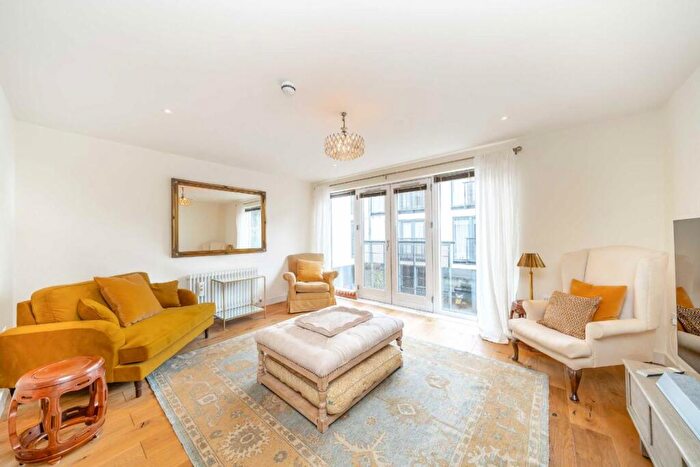3 Bedroom House To Rent In Artisan Mews, North Kensington, NW10
