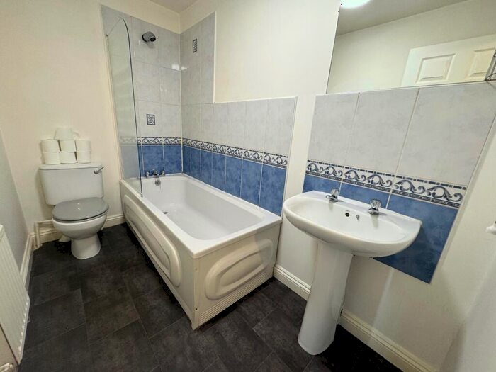 2 Bedroom Flat To Rent In Adeline Road, Bournemouth, BH5