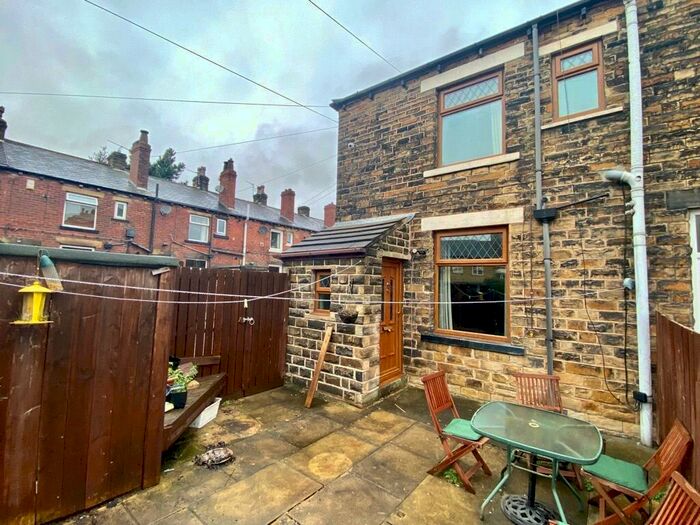2 Bedroom End Of Terrace House To Rent In Howard Park, Cleckheaton, West Yorkshire, BD19