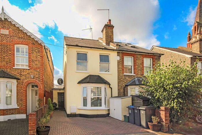 3 Bedroom Property To Rent In Gibbon Road, Kingston Upon Thames, KT2