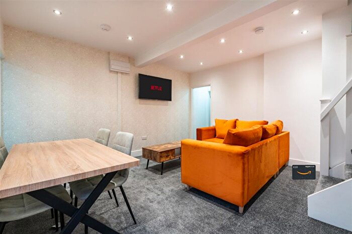 2 Bedroom Flat To Rent In Ecclesall Road, Sheffield, S11