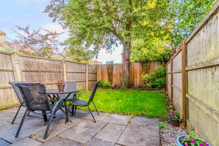 2 Bedroom Flat To Rent In Avenell Road, Islington, London, N5