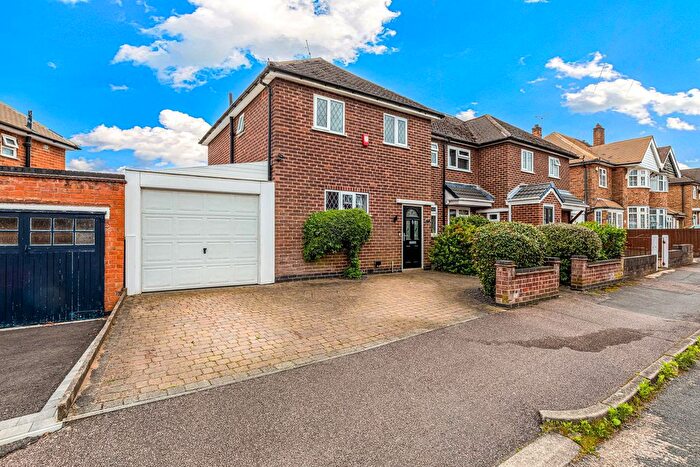 3 Bedroom Semi-Detached House For Sale In Castlegate Avenue, Birstall, LE4