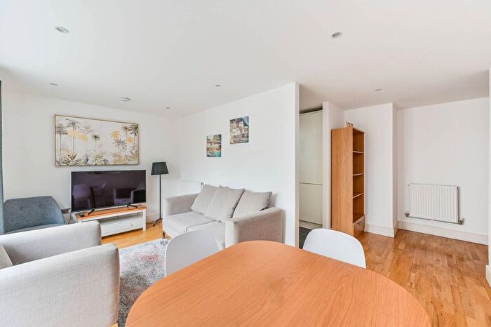 2 Bedroom Flat To Rent In Liberty Street, Oval, SW9
