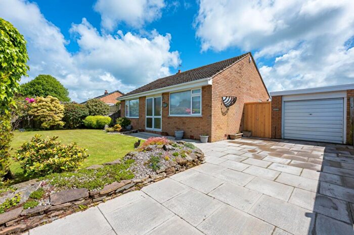 2 Bedroom Detached Bungalow For Sale In Smithy Lane, Holmeswood, L40