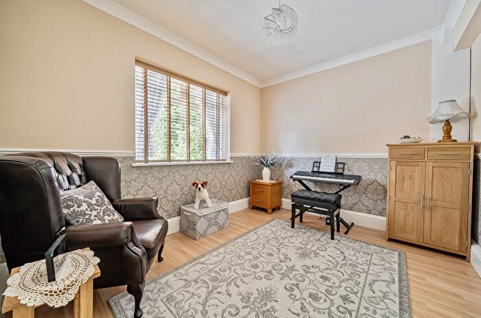 5 Bedroom Detached House For Sale In Crookham Road, Church Crookham, Fleet, Hampshire, GU51