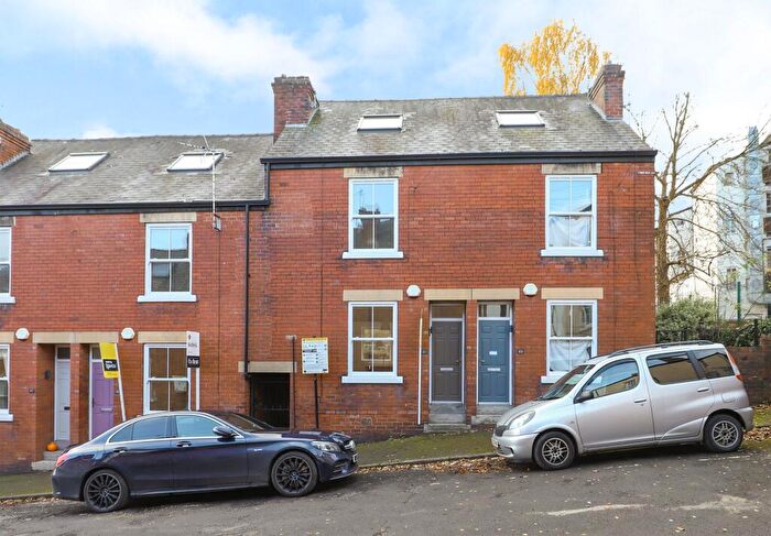 3 Bedroom Terraced House For Sale In Ruth Square, Sheffield, S10