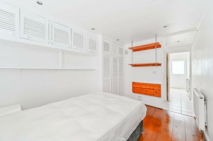 Studio To Rent In Blanchedowne, Denmark Hill, London, SE5