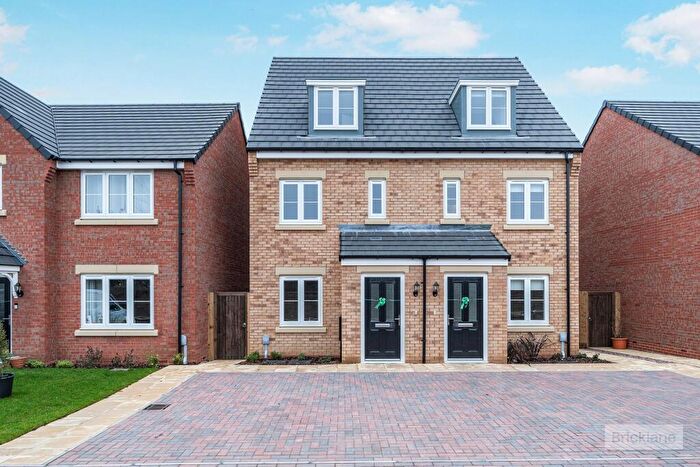 3 Bedroom Semi Detached House To Rent In Fillenham Way, Chatteris, PE16