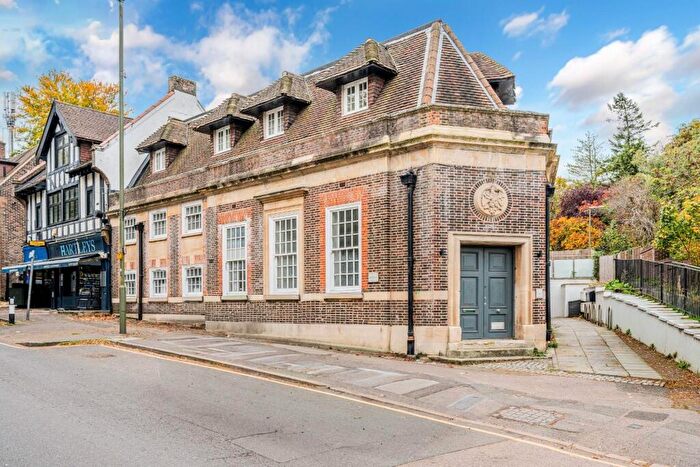 1 Bedroom Flat For Sale In Station Approach, Tadworth, KT20