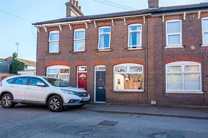 3 Bedroom Terraced House For Sale In Richard Street, Dunstable, Bedfordshire, LU5