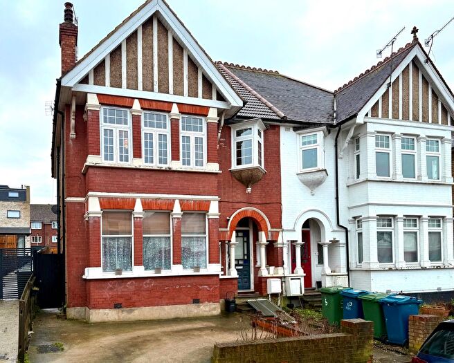 3 Bedroom Flat To Rent In Cunningham Park, Harrow, HA1