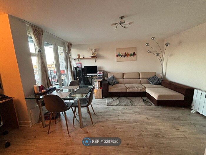 2 Bedroom Flat To Rent In Felixstowe Court, London, E16