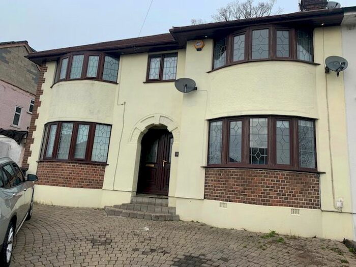 5 Bedroom Semi-Detached House To Rent In The Shrubberies, Chigwell, IG7