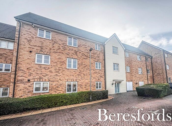 2 Bedroom Flat For Sale In Meadfarm Close, Romford, RM3