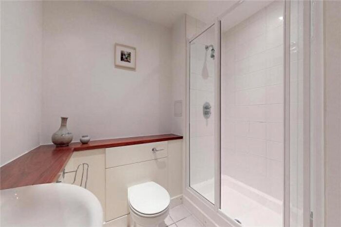 2 Bedroom Apartment To Rent In Tay Court, Meath Crescent, Bethnal Green, E2