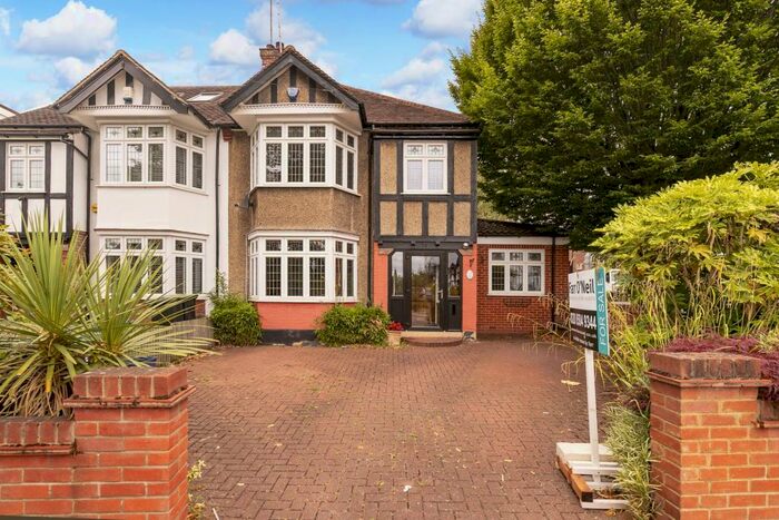 4 Bedroom Semi-Detached House To Rent In Roebuck Lane, Buckhurst Hill, IG9