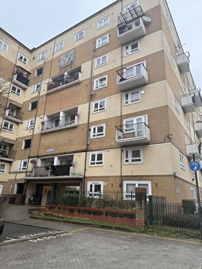 3 Bedroom Flat To Rent In Flat, Alpha House, Alpha Place, London, NW6