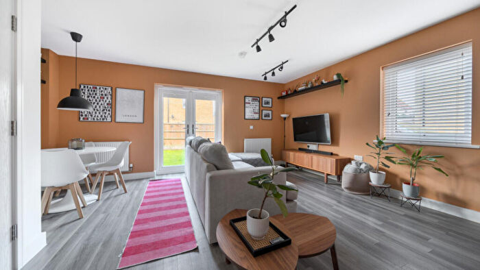 3 Bedroom Semi Detached House For Sale In Walter Whybro Crescent, Beaulieu, CM1