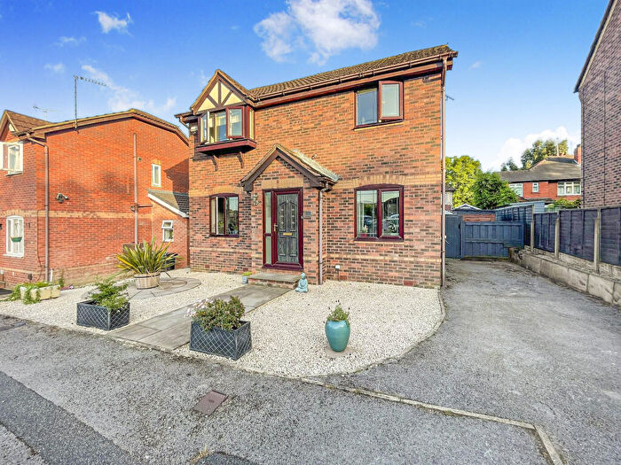 4 Bedroom Detached House For Sale In Earlsmere Drive, Morley, Leeds, LS27