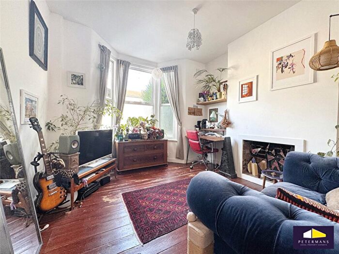 1 Bedroom Apartment To Rent In Hollydale Road, Nunhead, London, SE15