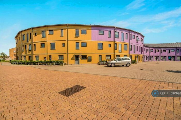 2 Bedroom Flat To Rent In The Serpentine, Aylesbury, HP19