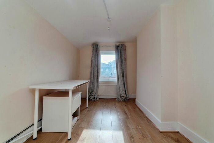 3 Bedroom Terraced House For Sale In Cranbourne Road, Leyton, London, E15