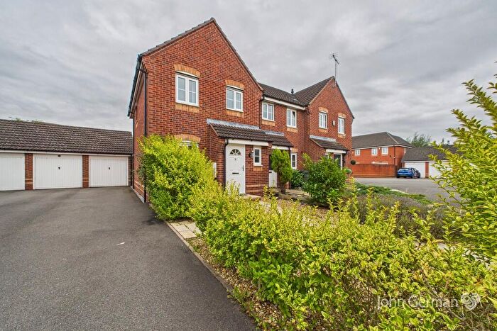 3 Bedroom Town House For Sale In Eden Close, Hilton, DE65