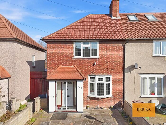 3 Bedroom End Of Terrace House For Sale In Stevens Road, Dagenham, RM8