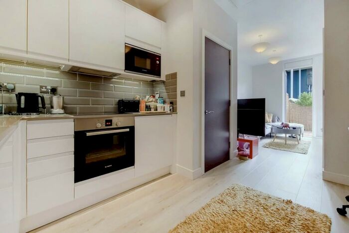 1 Bedroom Flat To Rent In Clivemont Road, Maidenhead, SL6