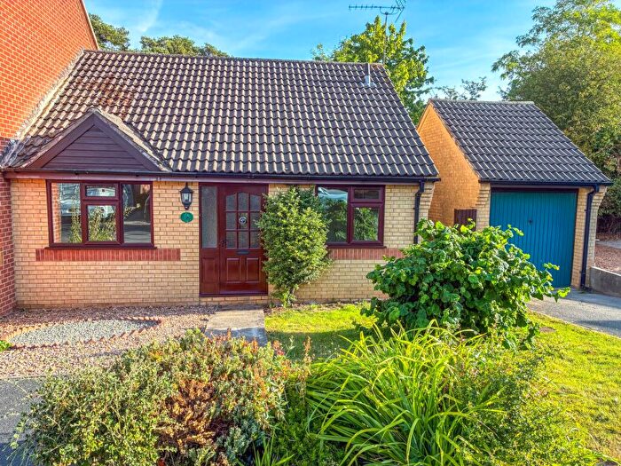 2 Bedroom Semi-Detached Bungalow For Sale In Highgrove Crescent, Leicester, LE2