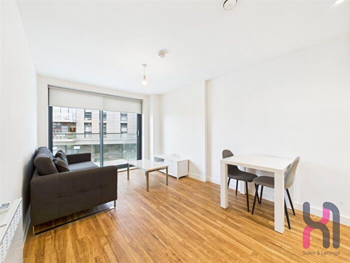 2 Bedroom Flat To Rent In Manchester Waters, Pomona Strand, Old Trafford, Manchester, M16
