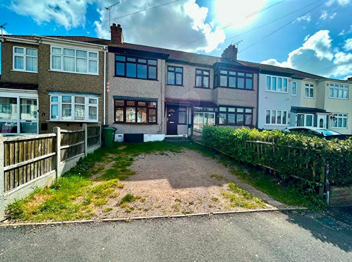 3 Bedroom Terraced House For Sale In Lynton Avenue, Romford, RM7