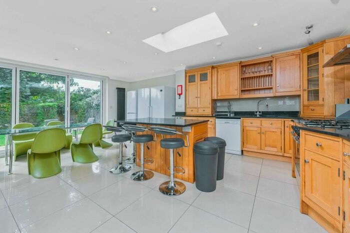 6 Bedroom Semi-Detached House To Rent In Cromwell Road, London, SW19
