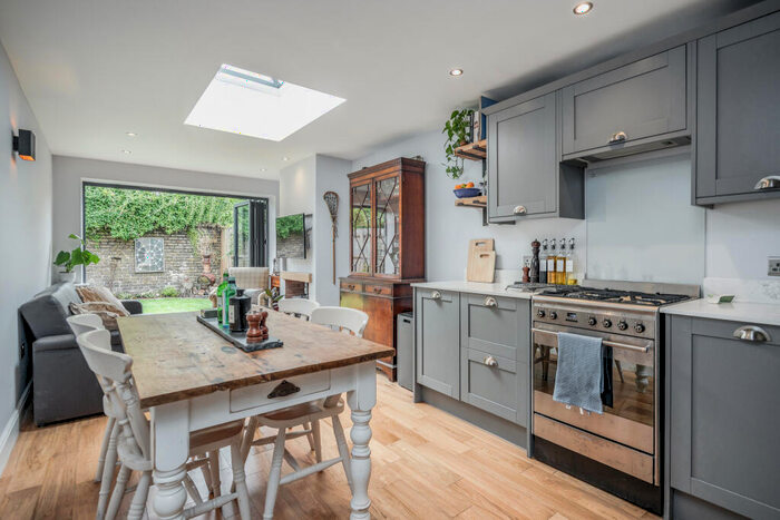 3 Bedroom Terraced House For Sale In Cliffe Road, South Croydon, CR2