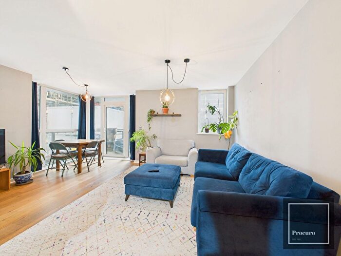 2 Bedroom Flat To Rent In Oak Square, Truman House, SW9