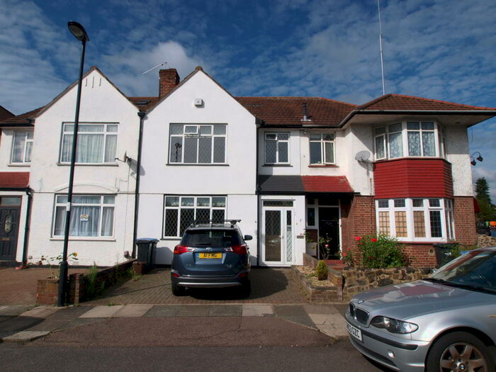 3 Bedroom House To Rent In Bridge Gate, Winchmore Hill, N21