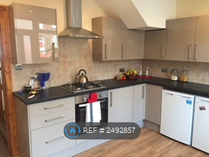2 Bedroom Terraced House To Rent In Henley Road, Leeds, LS13
