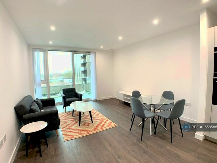2 Bedroom Flat To Rent In Hartingtons Court, London, N4