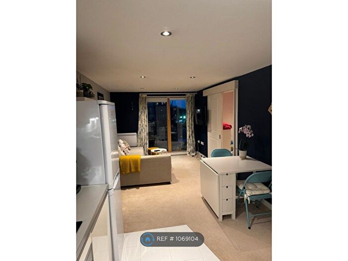 1 Bedroom Flat To Rent In Reed House, London, SW19