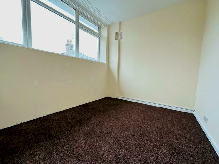 1 Bedroom Property To Rent In High Street, NR31