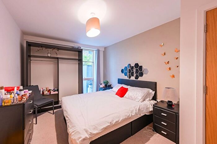 1 Bedroom Flat For Sale In Violet Road, Bow, London, E3
