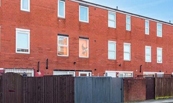 3 Bedroom Terraced House To Rent In Ambleside Close, London, E9