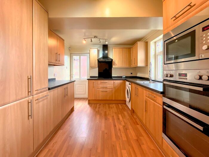 3 Bedroom Semi-Detached House To Rent In Jeremy Lane, Heckmondwike, WF16